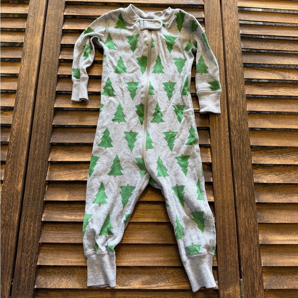 Hanna Andersson Gray Zip Matching Family Pajamas with Green Tree Print 6-12 Mo
